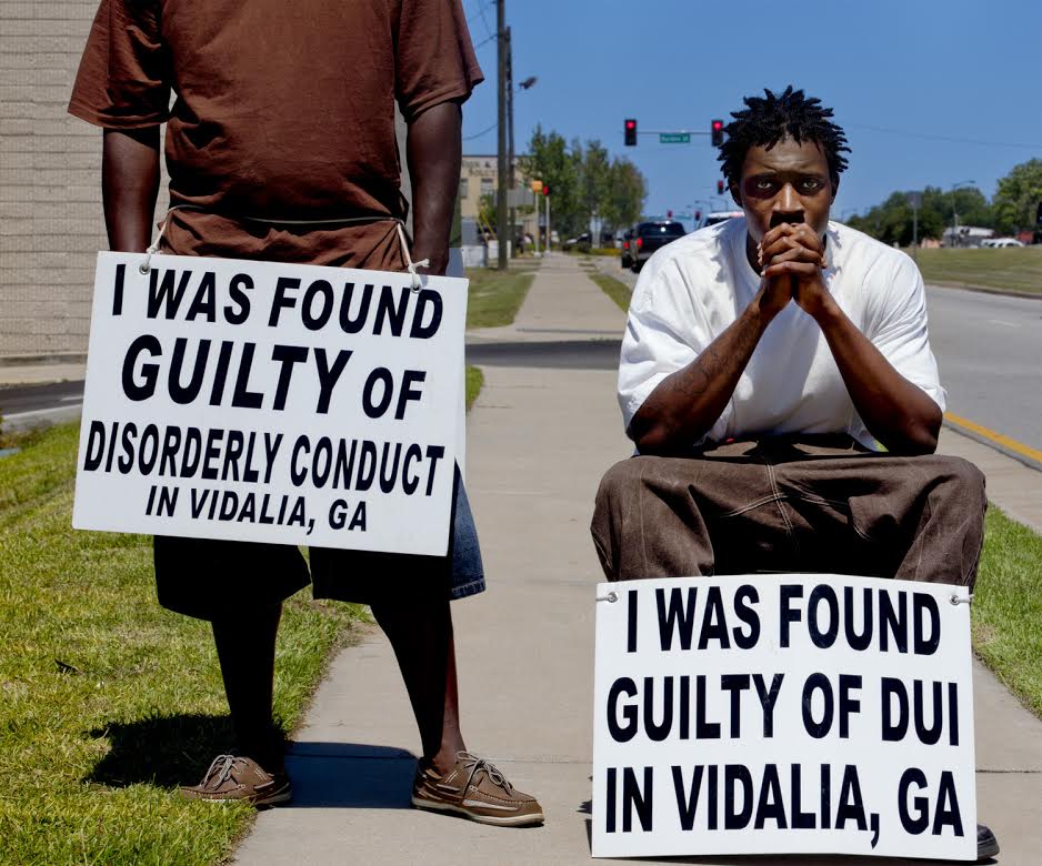 Photo: Public Shaming, Vidalia, Georgia, 2013 © Gillian Laub; Courtesy of Benrubi Gallery.